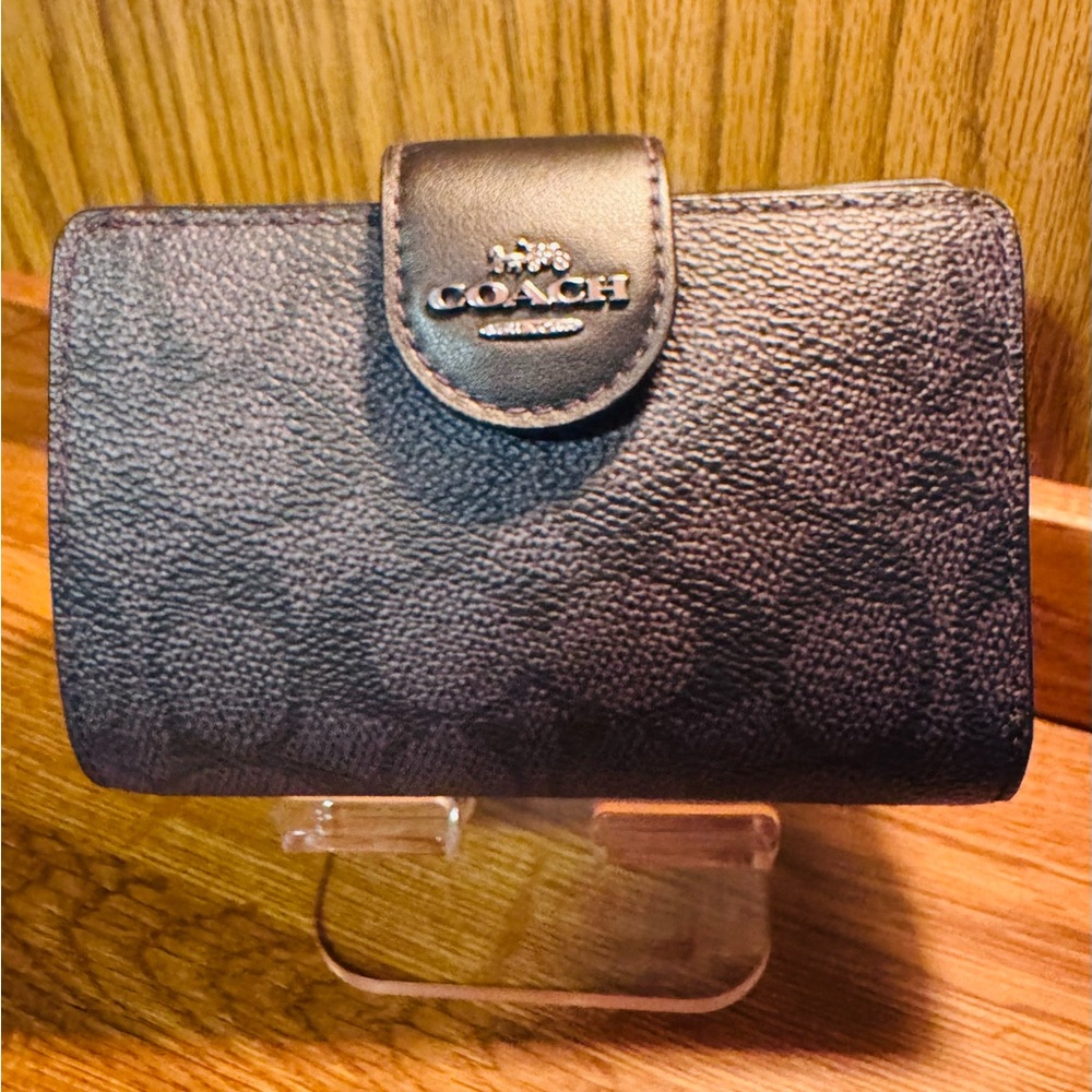 Medium Corner Zip Coach Wallet in Signature Canvas